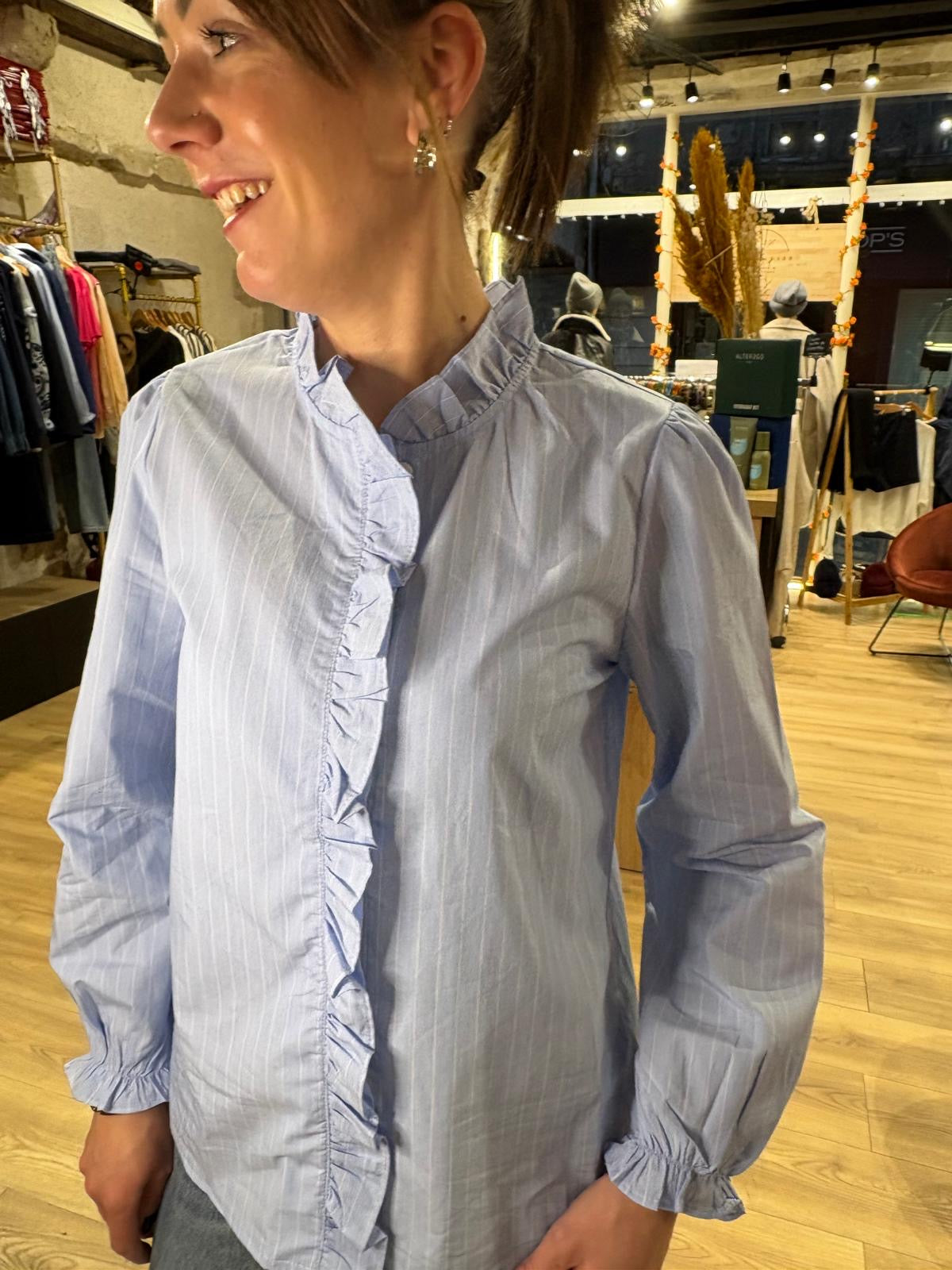 Chemise bleu ciel à rayure