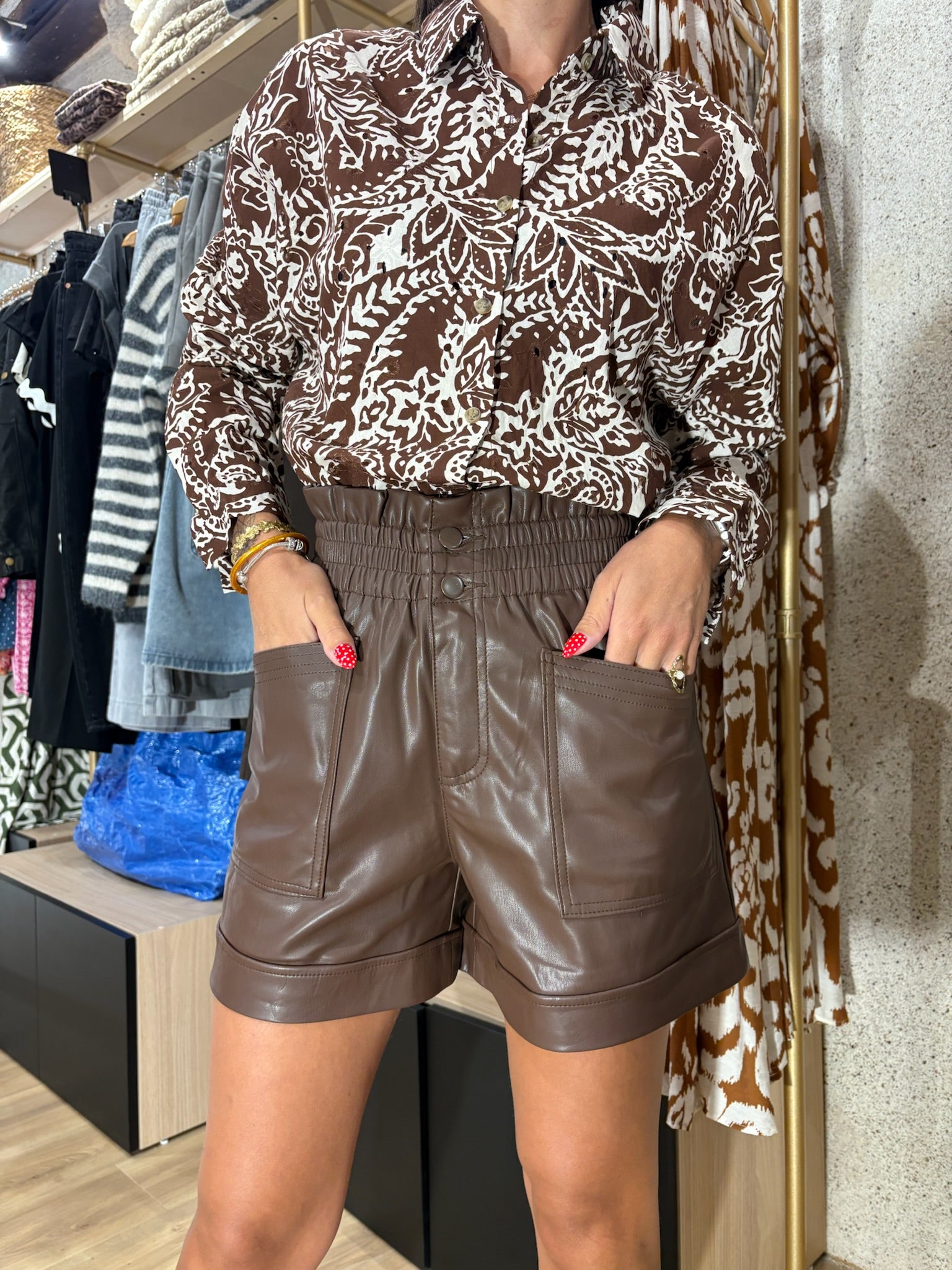 Short cuir choco
