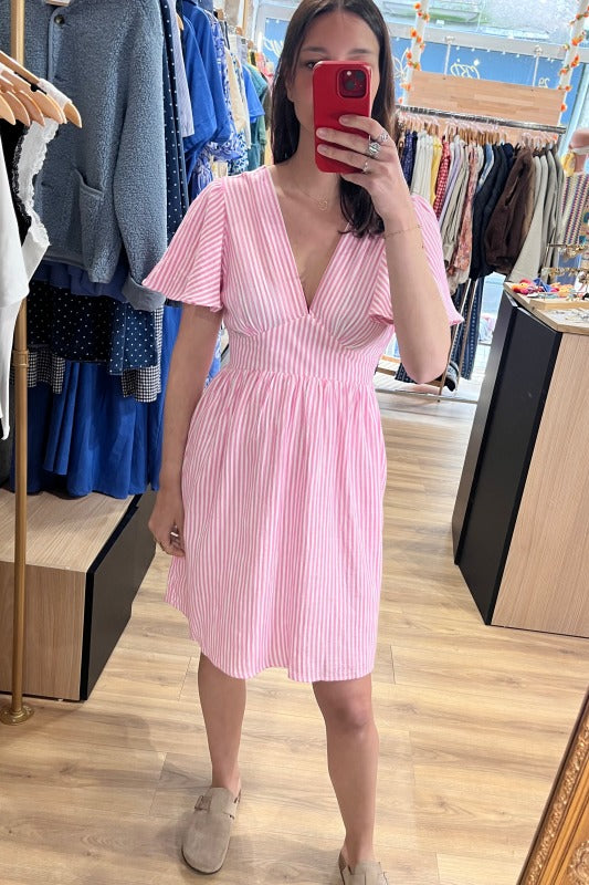 Robe rose à rayures