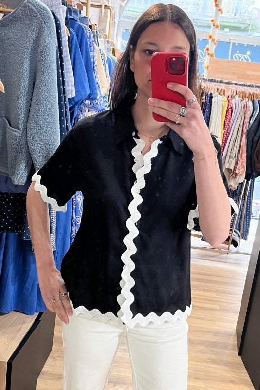 Chemise noire ou beige