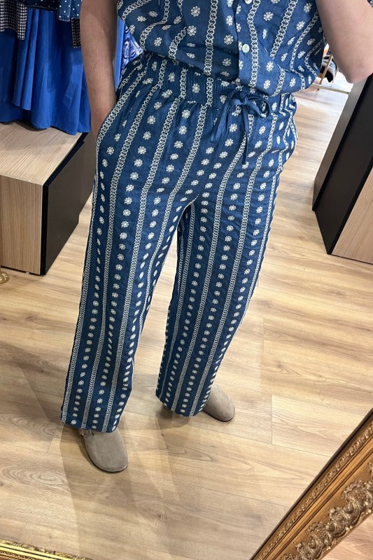 Pantalon bleu jean brodé