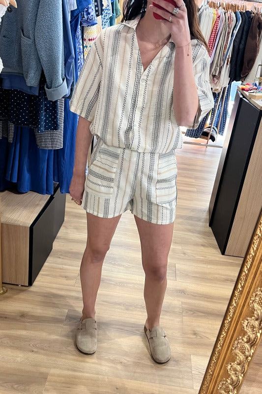short à rayure beige et noir